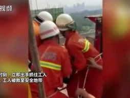 手机打捞背后的温暖，消防员颜值担当意外走红